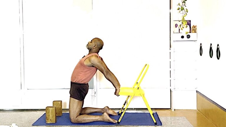 Gentle Exploration of Back Arches: Purvottanasana and Ustrasana