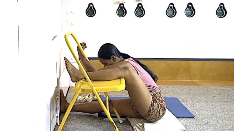 Padmasana Preparation, Akarna dhanurasana